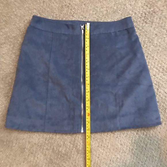 H&M Divided Moleskin Zippered Mini Skirt - Picture 3 of 4
